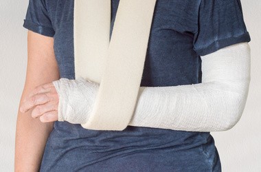 Złamanie otwarte – pierwsza pomoc i leczenie. Rehabilitacja po otwartym złamaniu kości