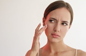 Pielęgnacja suchej skóry – jak nawilżać odwodnioną skórę twarzy