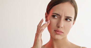 Pielęgnacja suchej skóry – jak nawilżać odwodnioną skórę twarzy