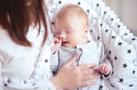 Bolesne gazy i wzdęcia u noworodka - jak sobie z nimi poradzić?