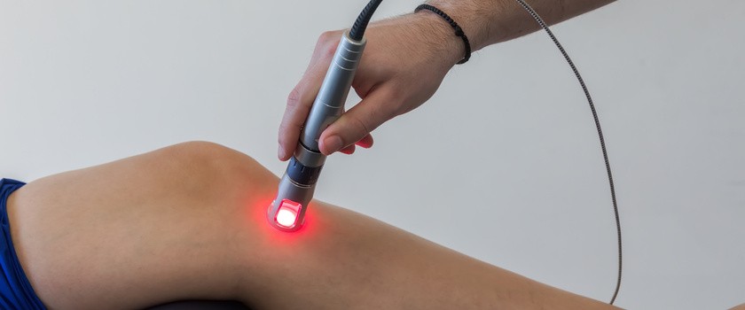 Laseroterapia – działanie, wskazania i przeciwwskazania do terapii z użyciem lasera