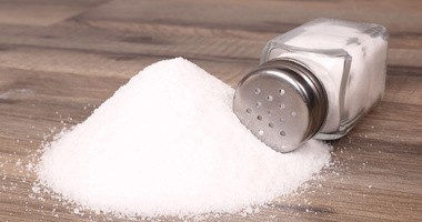 Słone pułapki - 10 produktów i potraw z największą ilością soli
