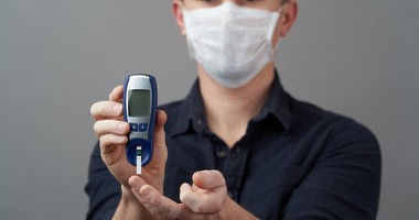 Koronawirus a cukrzyca – dlaczego wirus SARS-CoV-2 jest szczególnie groźny dla diabetyków?