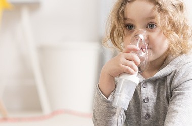 Inhalator – jak wybrać najlepszy? Czym różni się inhalator od nebulizatora?