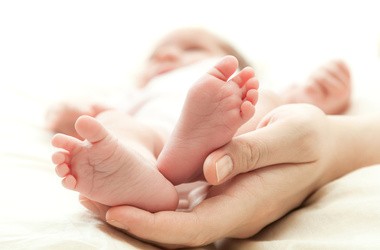 Badania przesiewowe noworodków – na czym polegają i kiedy się je wykonuje? Jakie choroby można zdiagnozować dzięki testom skriningowym?