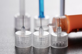 Jak często należy wymieniać igły do penów z insuliną i lancety do nakłuwaczy?