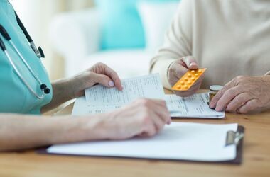 Bezpłatne leki 75+. Jakie przeszkody może napotkać senior?