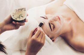 peeling enzymatyczny, peeling w gabinecie kosmetycznym