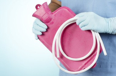 Lewatywa – kiedy się ją wykonuje? Jak zrobić lewatywę w domu?