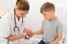 cukrzyca, pomiar cukru, glukometr, cukrzyca u dzieci, poziom cukru we krwi