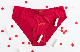bielizna damska i produkty do higieny intymnej podczas menstruacji