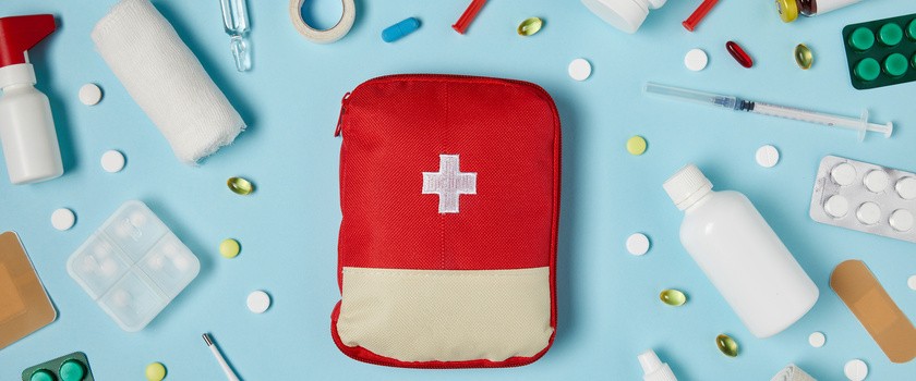 Wakacyjna apteczka. Co musi się w niej znaleźć?