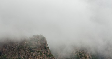 Góry we mgle jako symbol zjawiska déjà vu