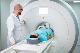 Rezonans magnetyczny kręgosłupa – przebieg badania, wskazania, cena