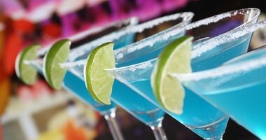 alkoholowe drinki, picie alkoholu a zwłóknienie wątroby