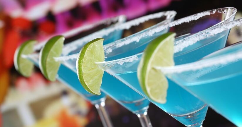 alkoholowe drinki, picie alkoholu a zwłóknienie wątroby