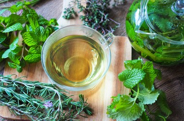 Herbaty ziołowe, które warto mieć w apteczce