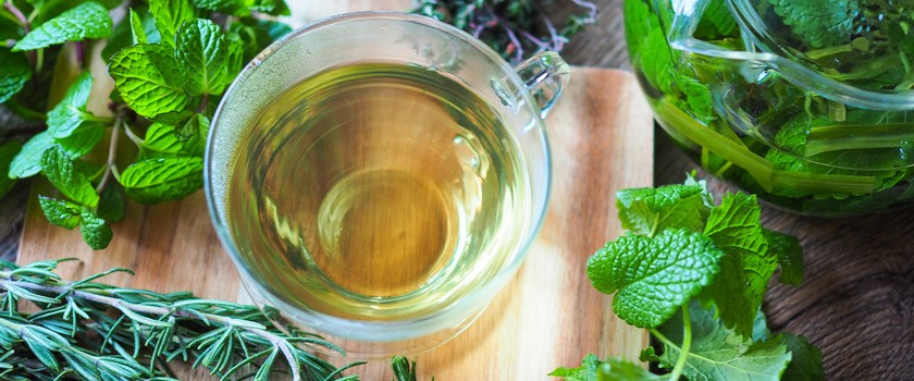 Herbaty ziołowe, które warto mieć w apteczce