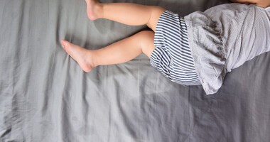 Moczenie nocne – przyczyny i leczenie enurezy u dzieci