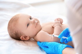 Szczepienia nieobowiązkowe (zalecane) w pierwszym roku życia dziecka — które warto zrobic?
