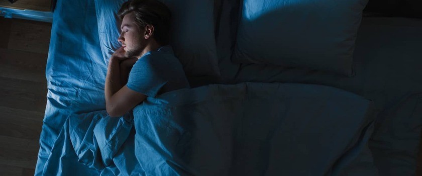Czym jest „coronasomnia”? Jak pandemia koronawirusa wpływa na jakość snu?
