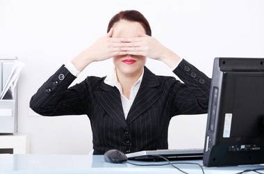 Jak chronić oczy w pracy przy komputerze?
