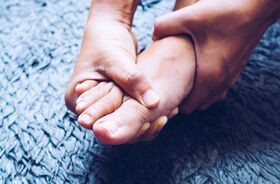 Objawy neuropatii cukrzycowej pojawiają się często w kończynach dolnych i górnych. 