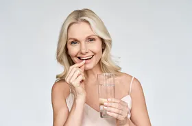 Leki na menopauzę bez recepty – co zawierają? Jak stosować tabletki na menopauzę?