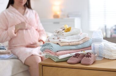 wyprawka do szpitala dla mamy i dziecka, co spakować do torby do szpitala, poród