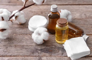 Olej z nasion bawełny – jakie ma właściwości? Czy warto go stosować?