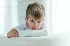 Złamanie zielonej gałązki – przyczyny, objawy, rozpoznanie, leczenie złamania podkostnowego u dzieci