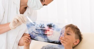 Urazy zębów u dzieci &#8211; jak postępować?