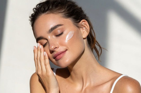 Efekt glass skin – jak uzyskać wrażenie szklanej cery?