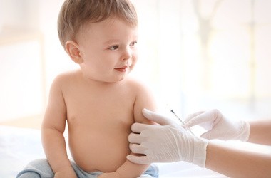 Szczepionka MMR – charakterystyka, cena, skutki uboczne szczepionki na odrę, świnkę, różyczkę