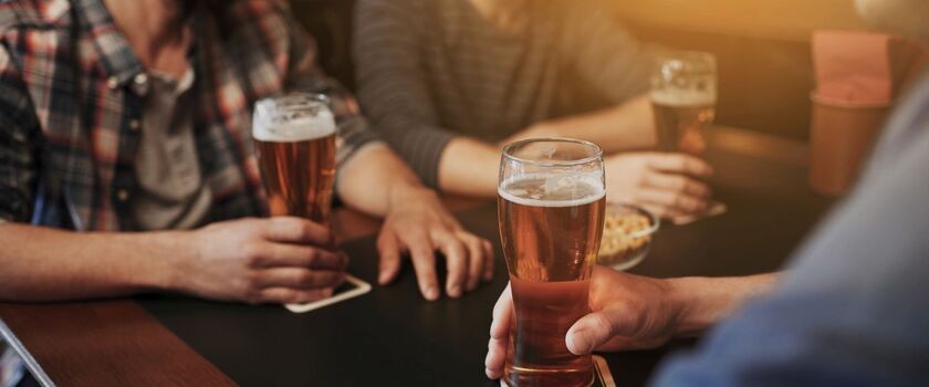 Polacy wolą alkohol od słodkich napojów