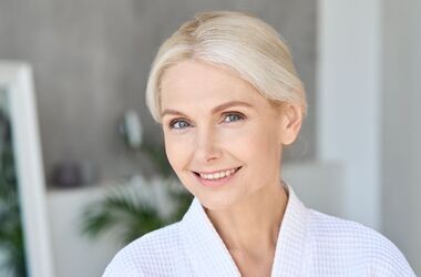 menopauza, objawy menopauzy, kobieta z menopauzą