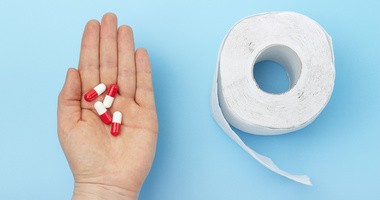 Biegunka po antybiotyku – jak jej zapobiegać? Probiotyki przy biegunce