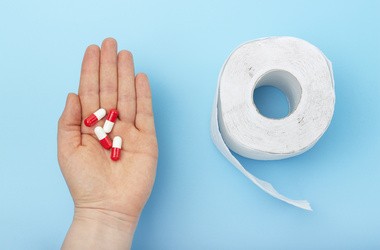 Biegunka po antybiotyku – jak jej zapobiegać? Probiotyki przy biegunce