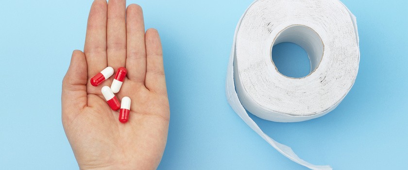 Biegunka po antybiotyku – jak jej zapobiegać? Probiotyki przy biegunce