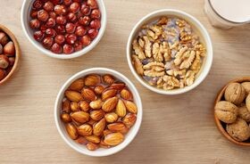 moczenie orzechów, jak moczyć orzechy, moczone orzechy i migdały w miseczkach