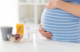 Dieta przy gestozie ciążowej – co warto wiedzieć o żywieniu w zatruciu ciążowym?