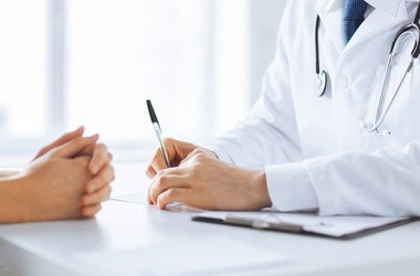 Pacjent wypytuje lekarza o chorobę Darlinga