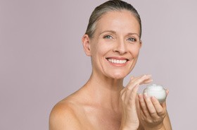Pielęgnacja przeciwzmarszczkowa – jak dbać o skórę dojrzałą?