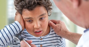Ból ucha u dziecka – przyczyny, leczenie i domowe sposoby
