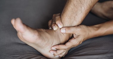 Ból kostki – o czym świadczy i jak sobie radzić z bólem stawu skokowego?