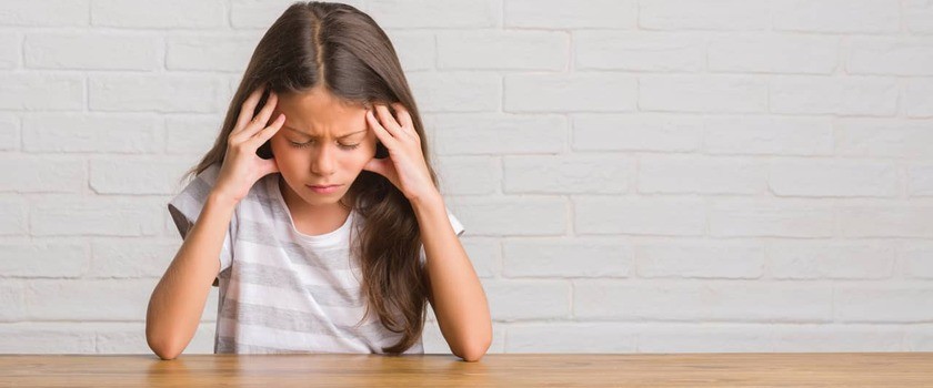 Ból głowy u dziecka – co go powoduje? Co podawać dzieciom, gdy boli je głowa?