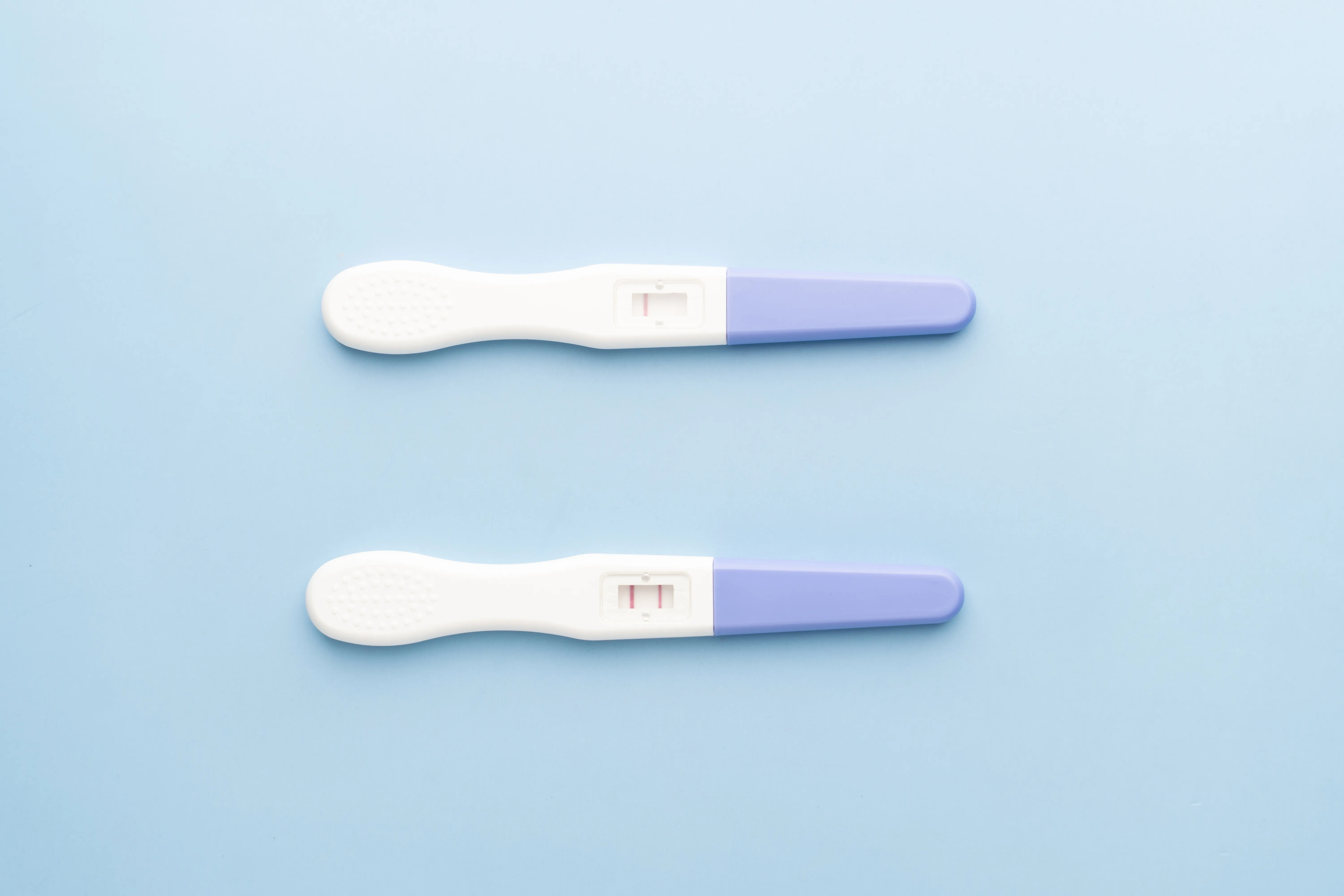 wynik testu ciążowego, test ciążowy pozytywny, test ciążowy negatywny