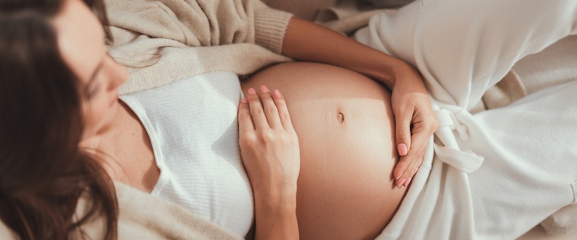 Melisa, mięta, rumianek, pokrzywa, szałwia w ciąży – jakie zioła są bezpieczne dla ciężarnych, a które są w ciąży zakazane?