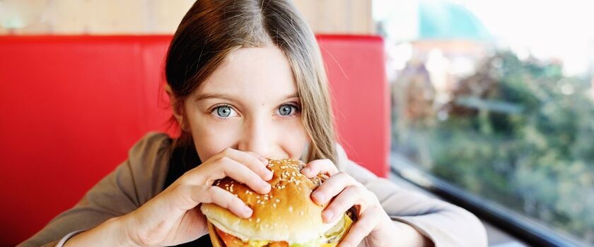 Jak ustrzec dziecko przed żywnością typu fast food?