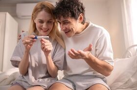 para odczytuje wynik testu ciążowego, kiedy zrobić test ciążowy